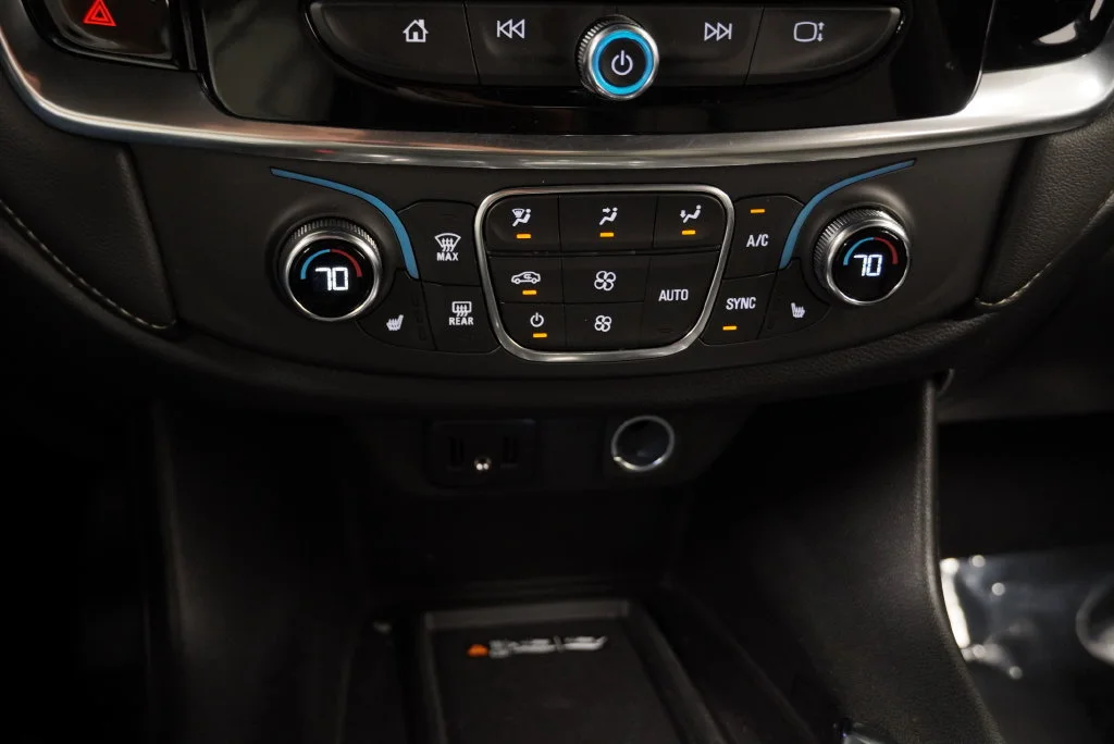 Used 2023 MOSAIC BLACK METALLIC Chevrolet LT Leather image 28