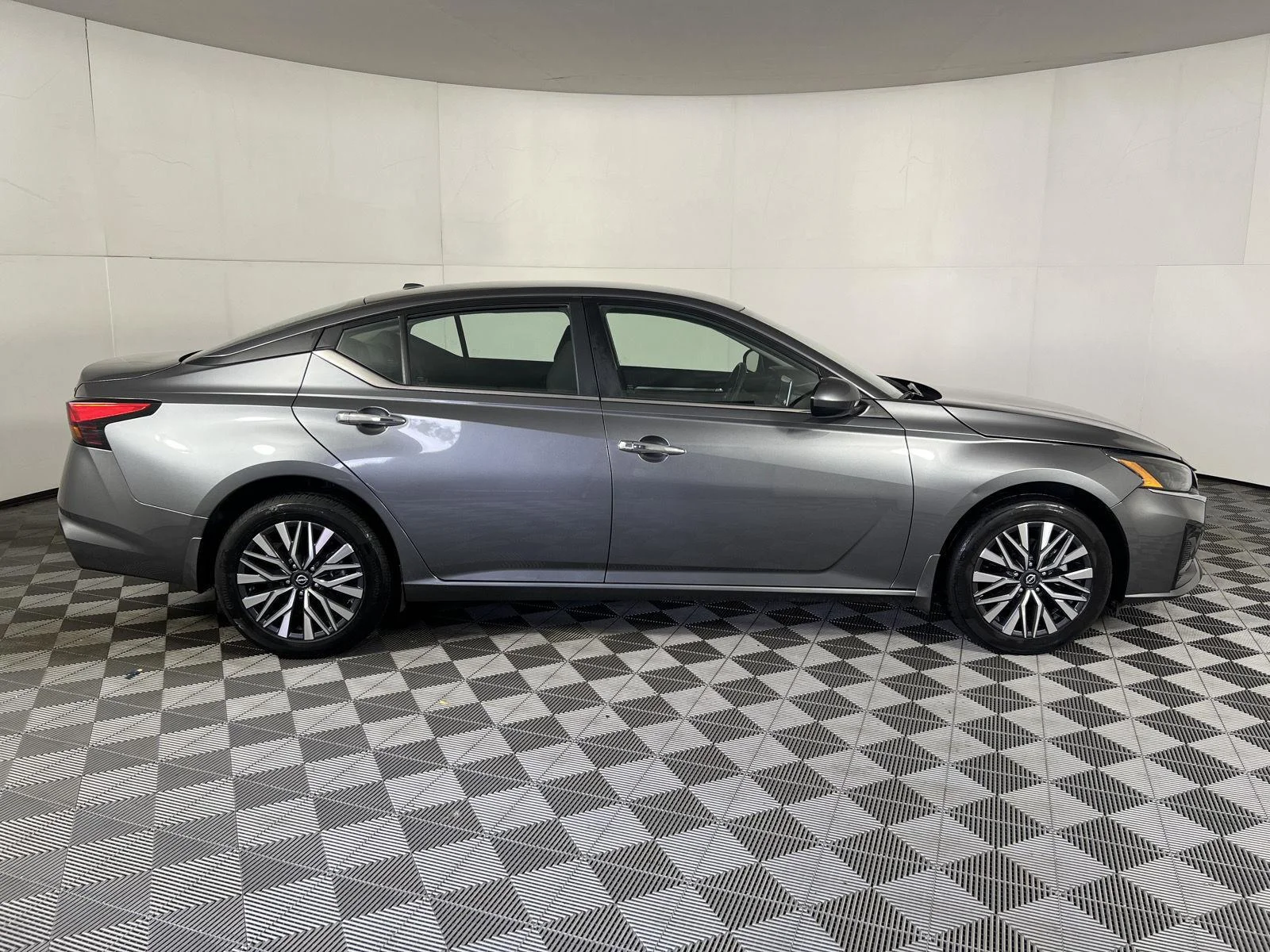 Used 2023 Gun Metallic Nissan 2.5 SV image 11
