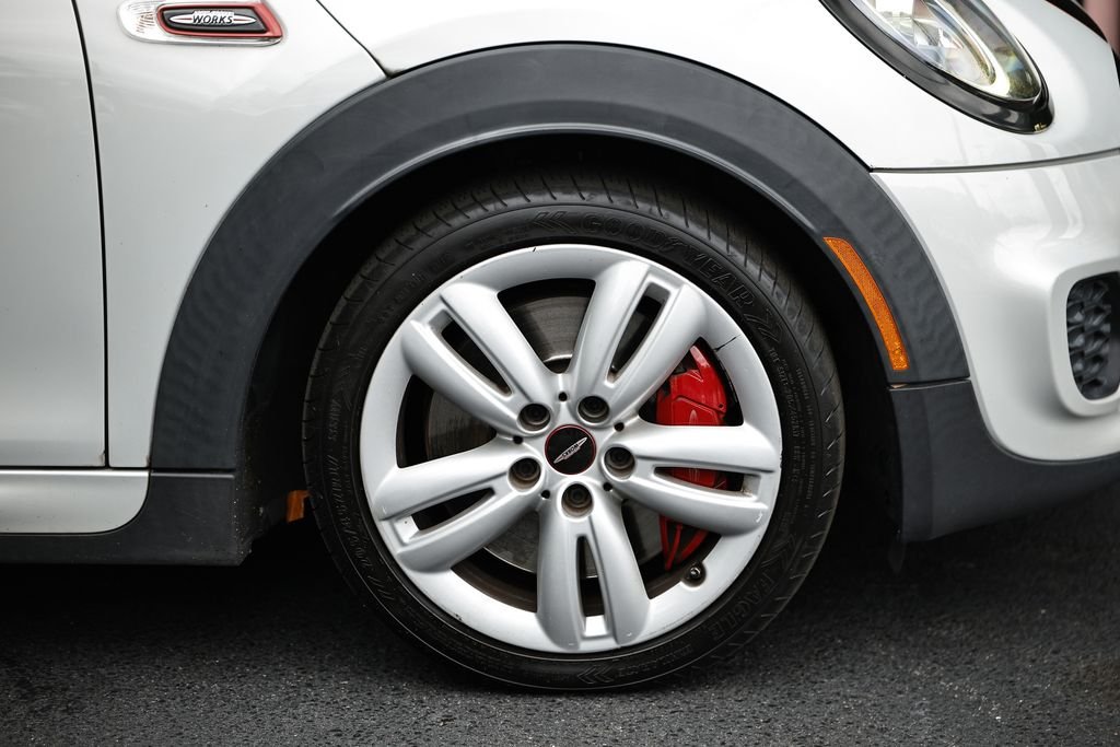 Used 2021 White Silver Metallic MINI Signature image 5