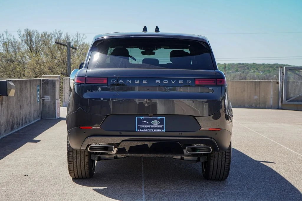 New 2026 Carpathian Gray Premium Metallic Land Rover SE image 9