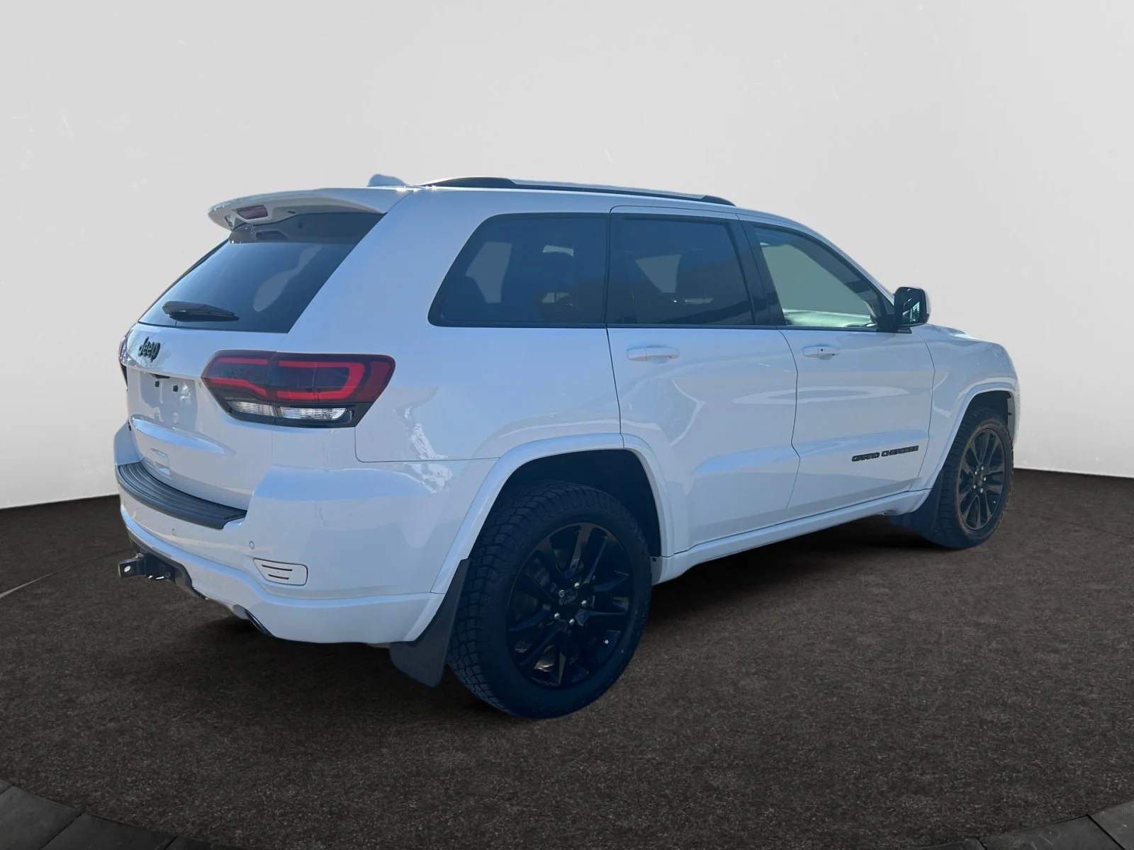 Used 2020 Bright White Jeep ALTITUDE image 5