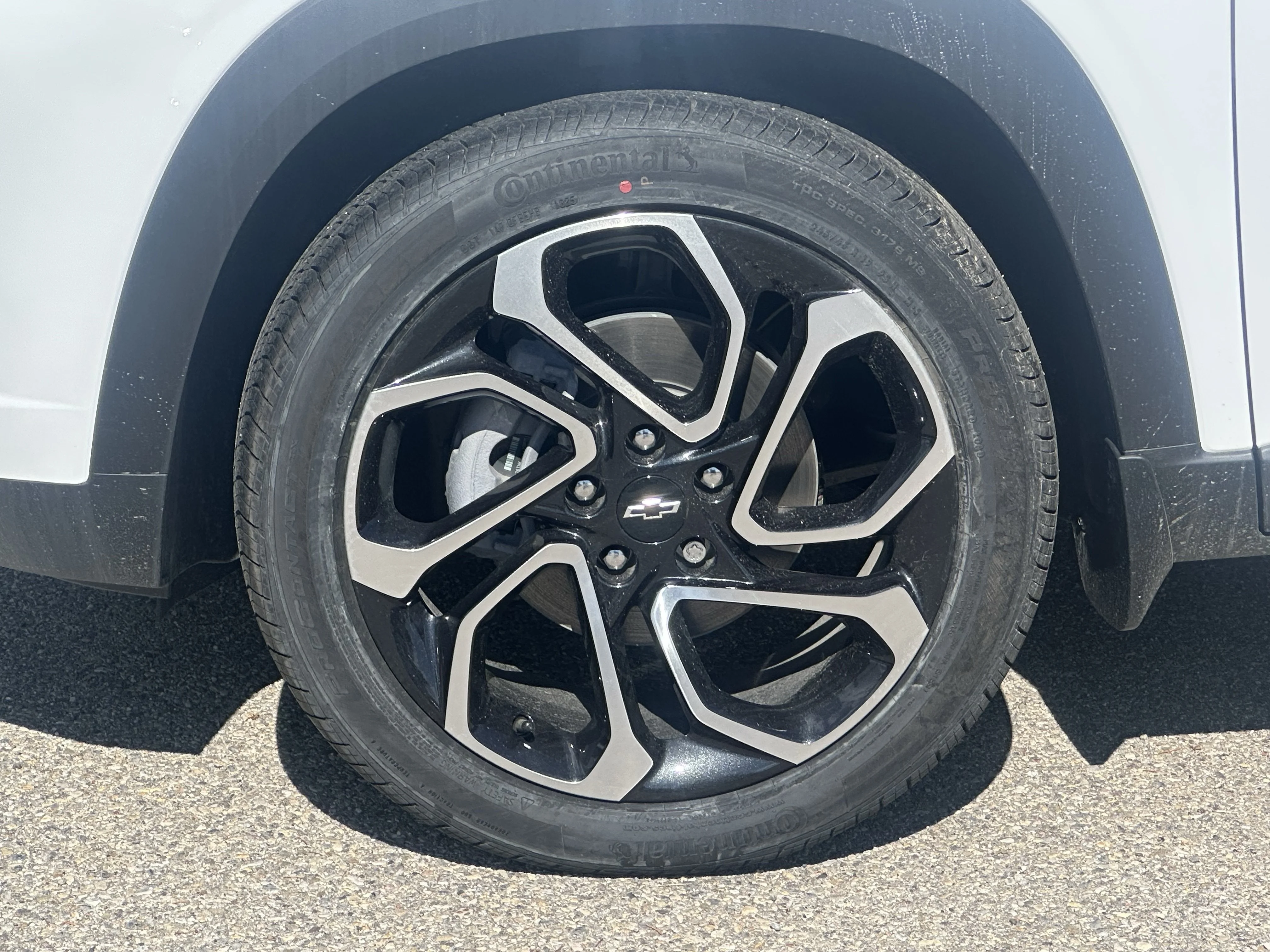 New 2026 Summit White Chevrolet 2RS image 6