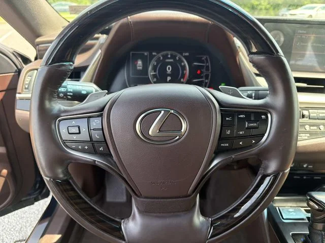 Used 2021  Lexus 350 image 10