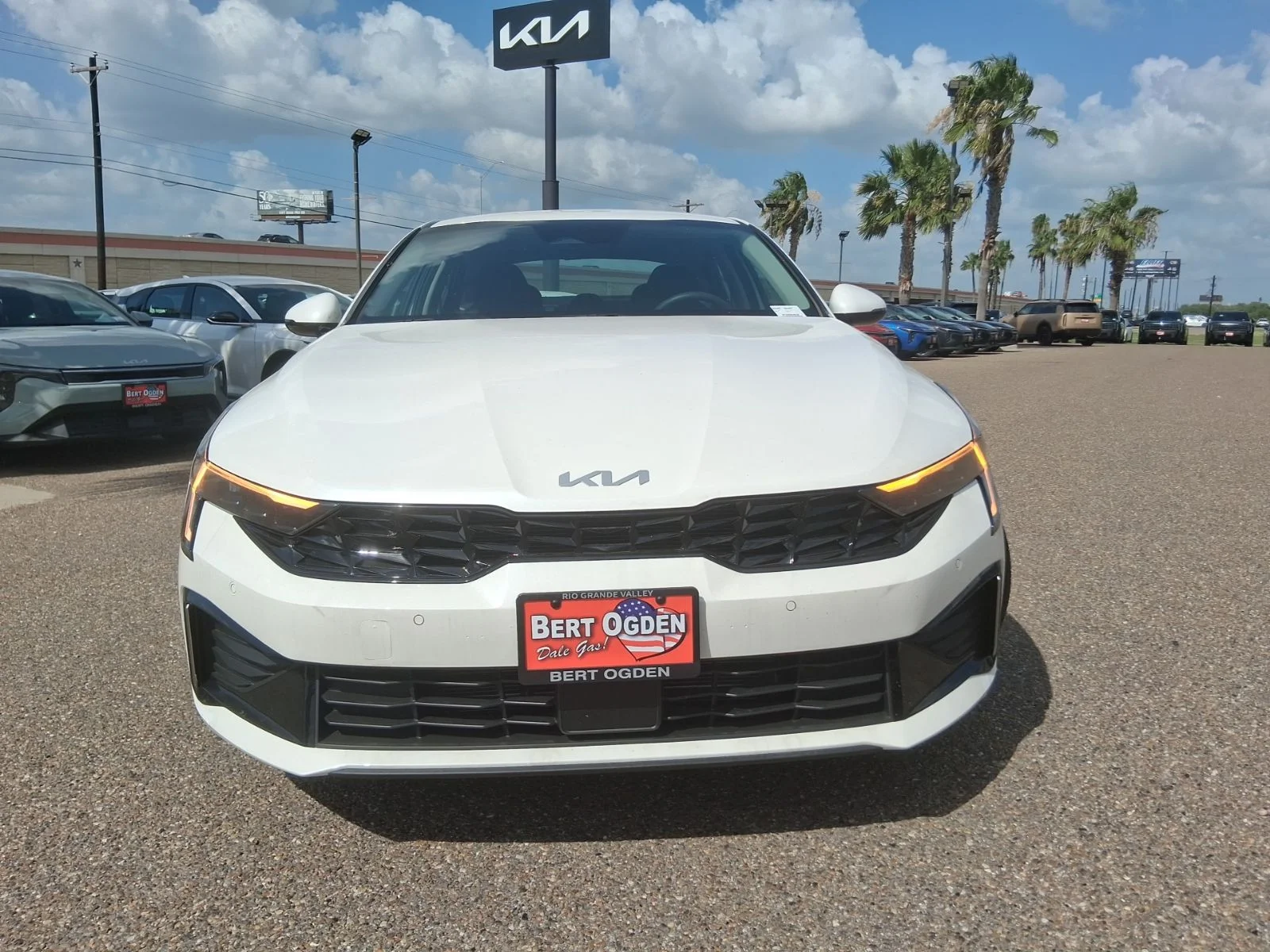 New 2026 White Kia LXS image 2