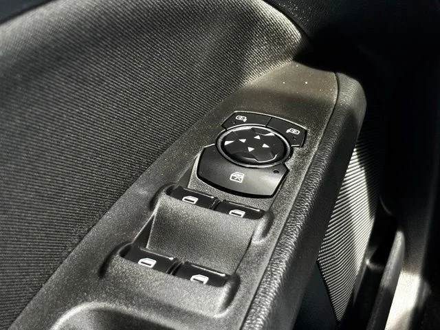 Used 2020 Silver Ford SE image 19