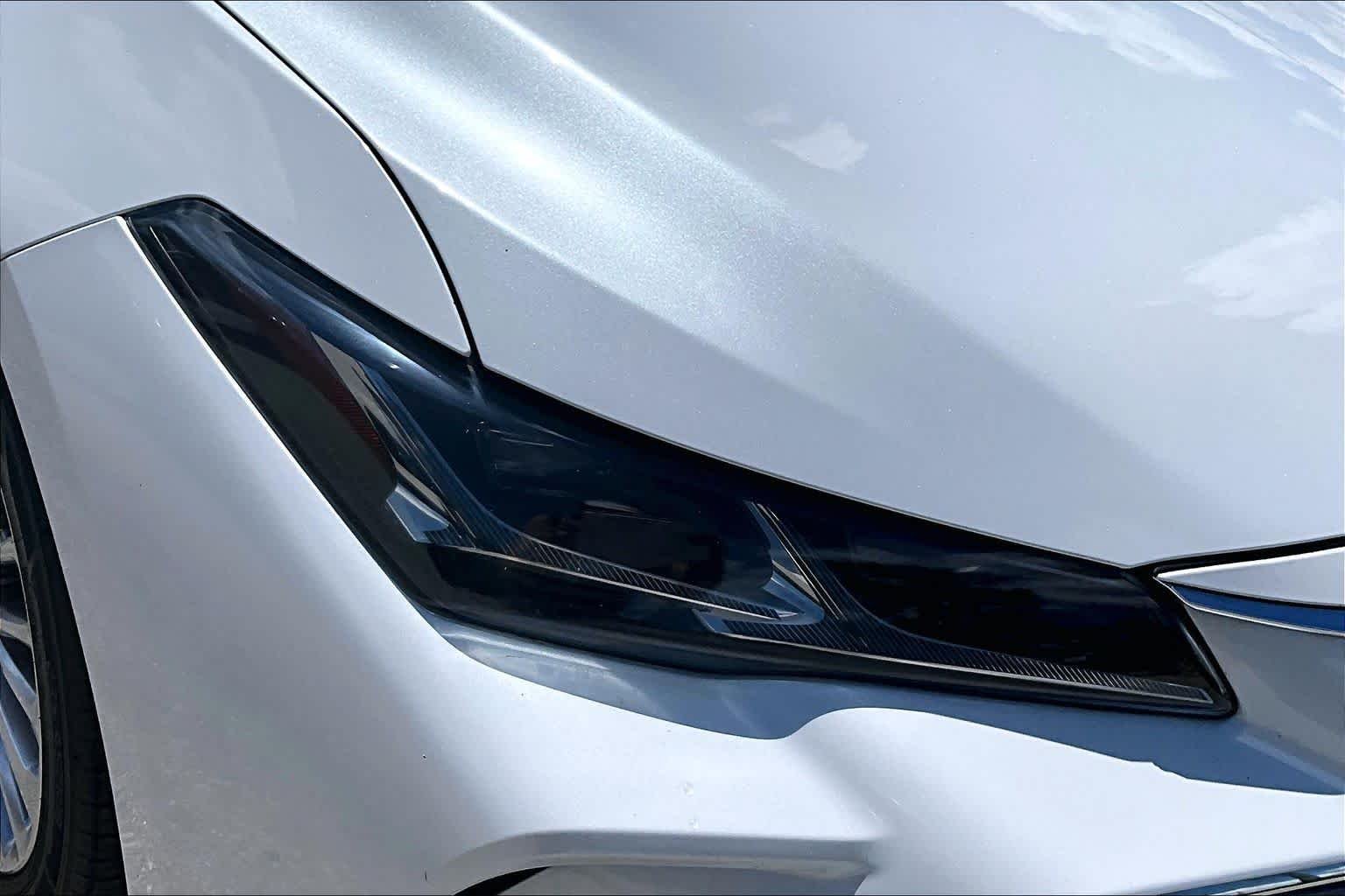 Used 2019 Wind Chill Pearl Toyota Hybrid Limited image 28