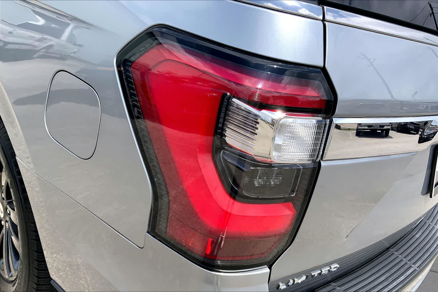 Used 2020 Iconic Silver Metallic Ford Limited image 23