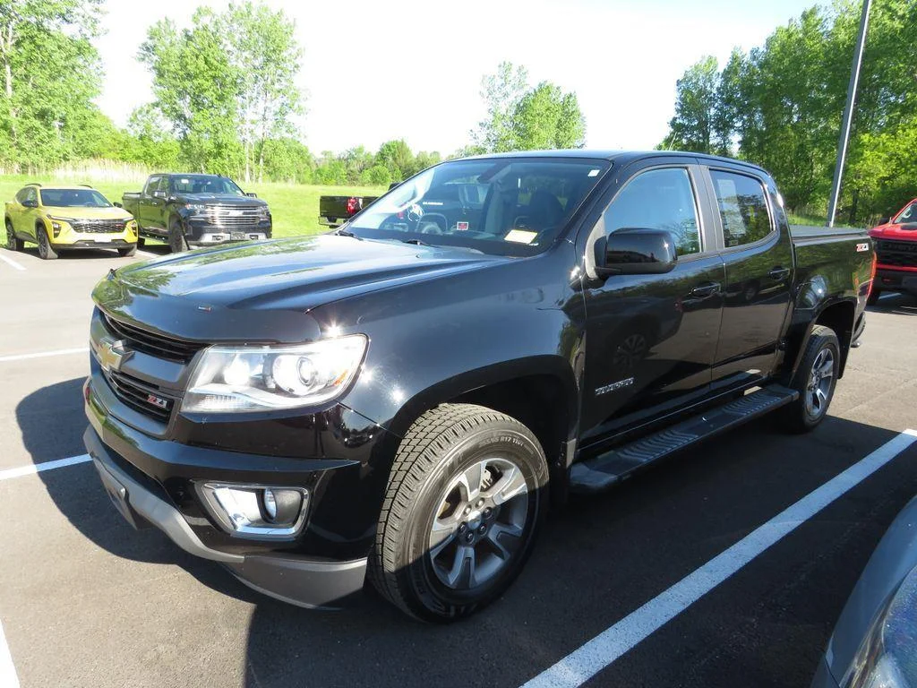 Used 2020 Black Chevrolet Z71 image 9