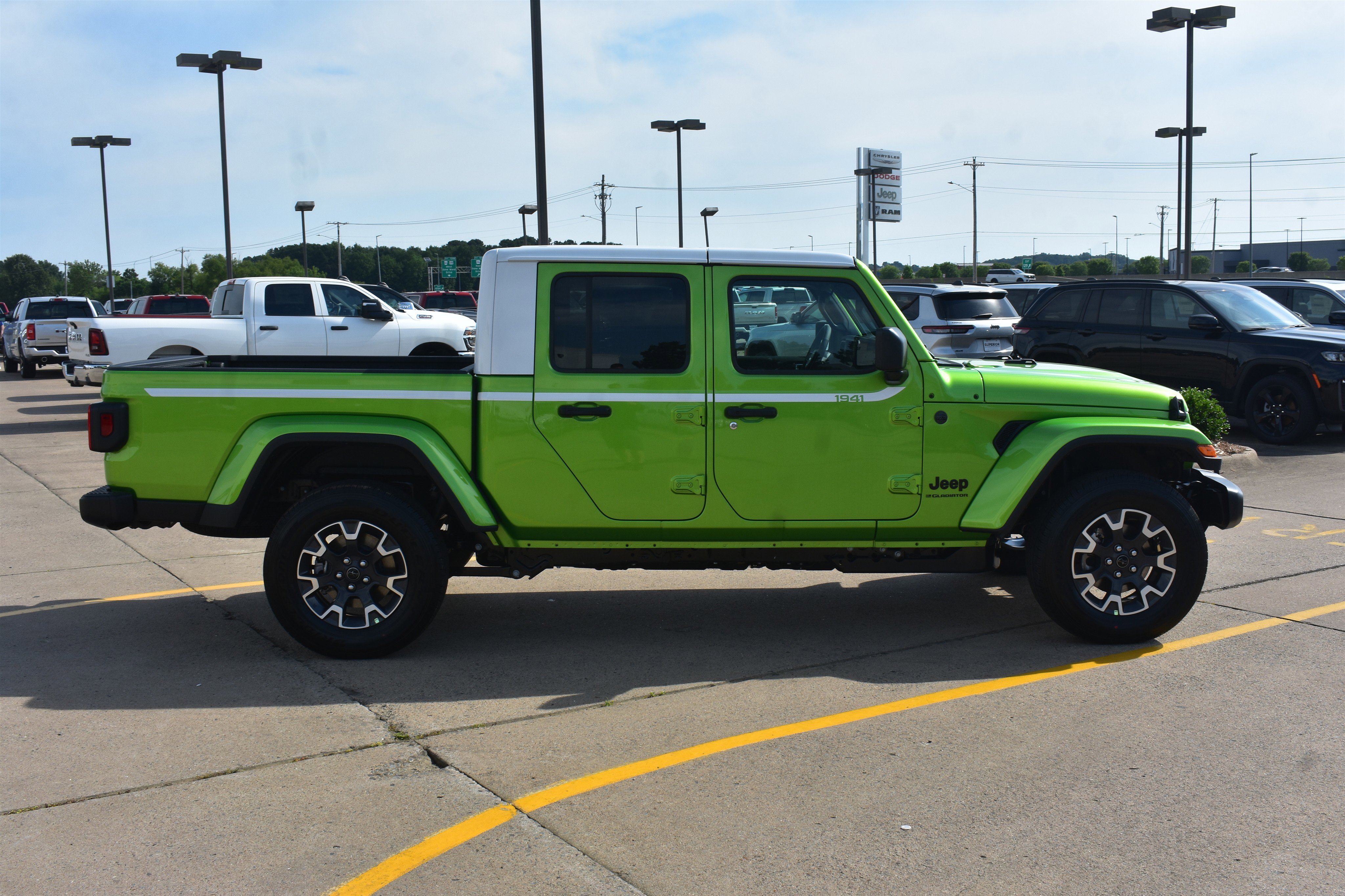 New 2026 Mojito Exterior Paint Jeep Sahara image 4