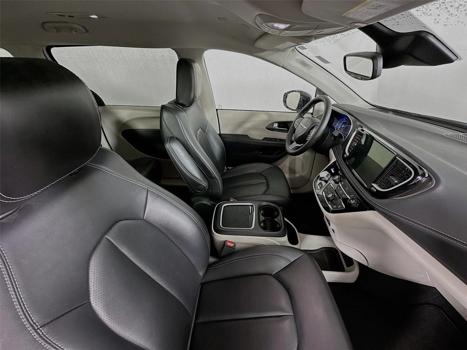 2024 Chrysler Pacifica PHEV Select - Photo 29