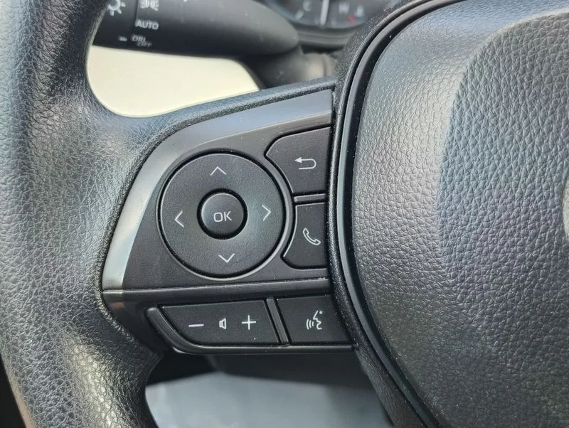 Used 2025  Toyota LE image 12