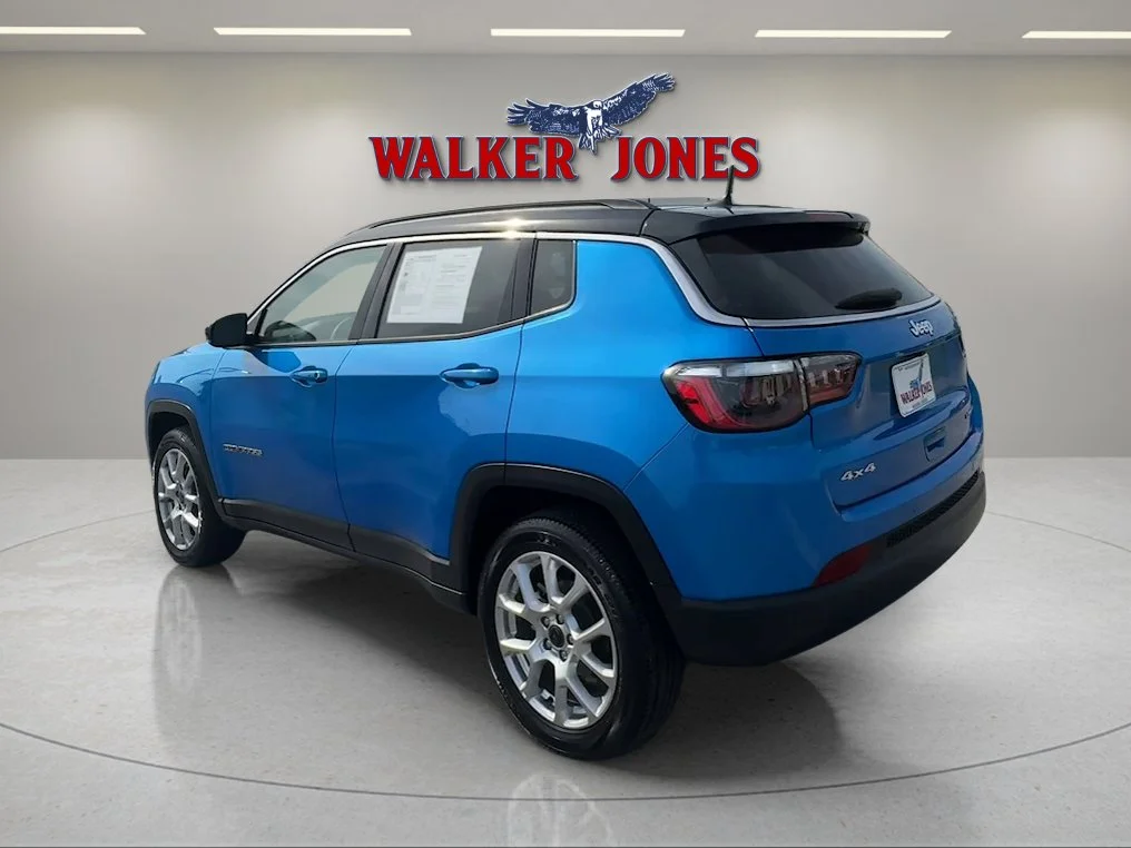 Used 2025 Hydro Blue Pearlcoat Jeep Limited image 5