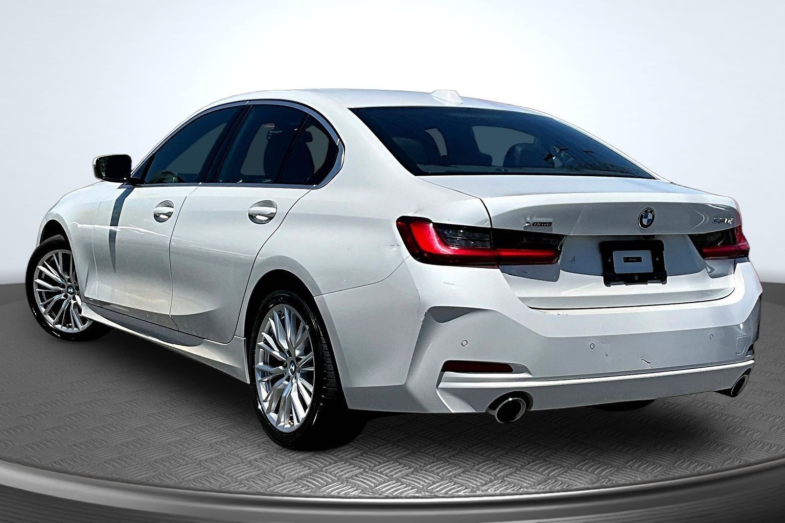 Used 2024 White BMW 330i xDrive image 4