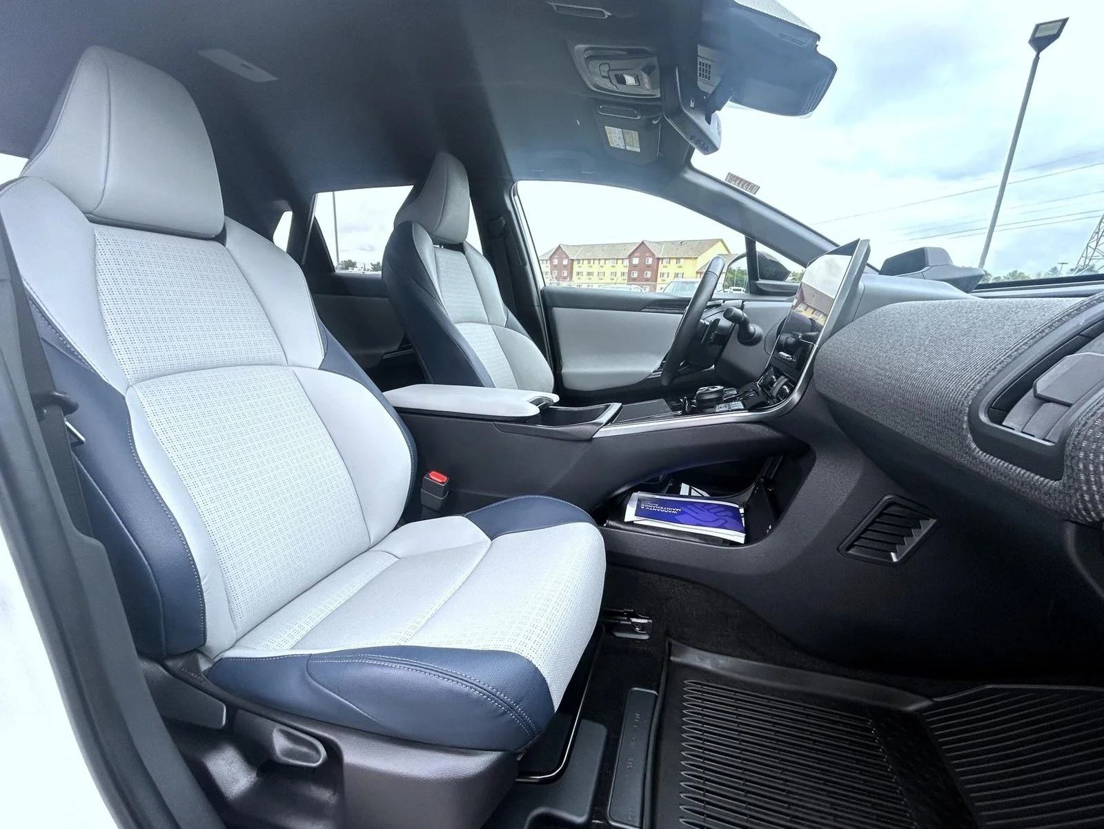 Used 2023 White Subaru Limited image 16