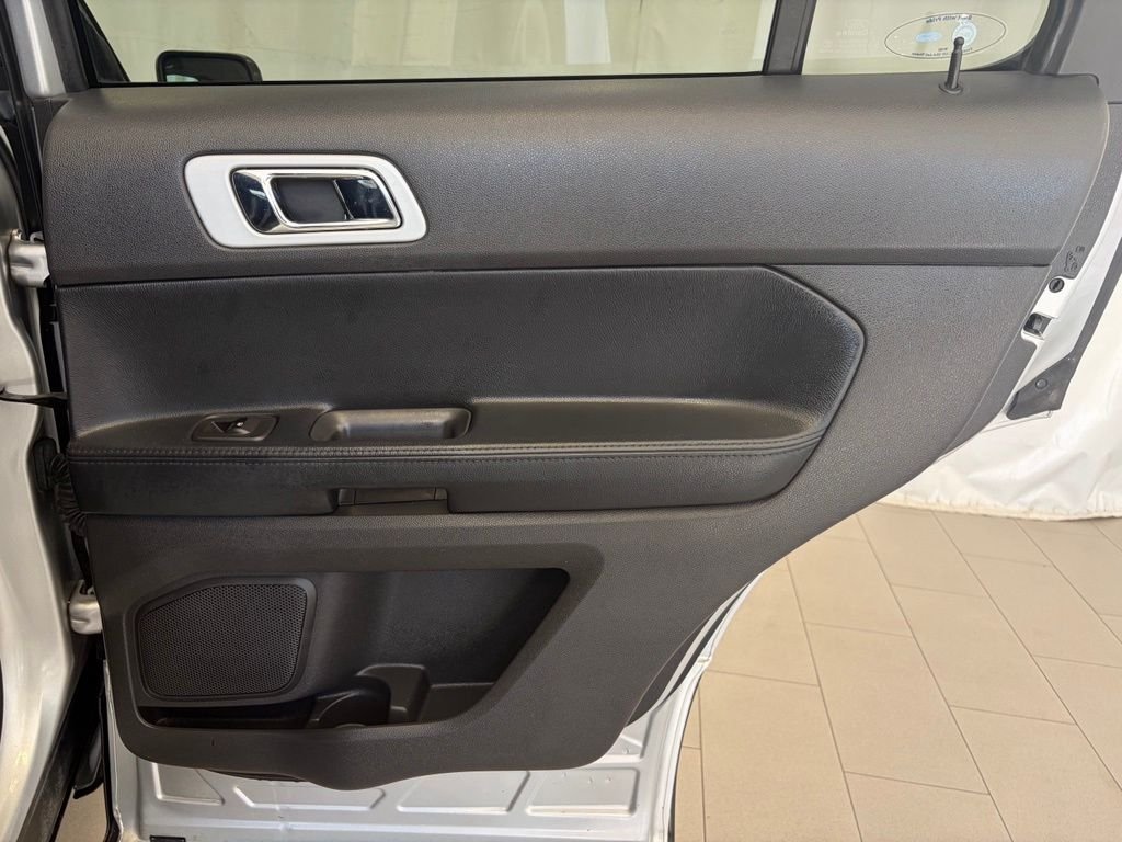 Used 2014 Ingot Silver Ford Limited image 32