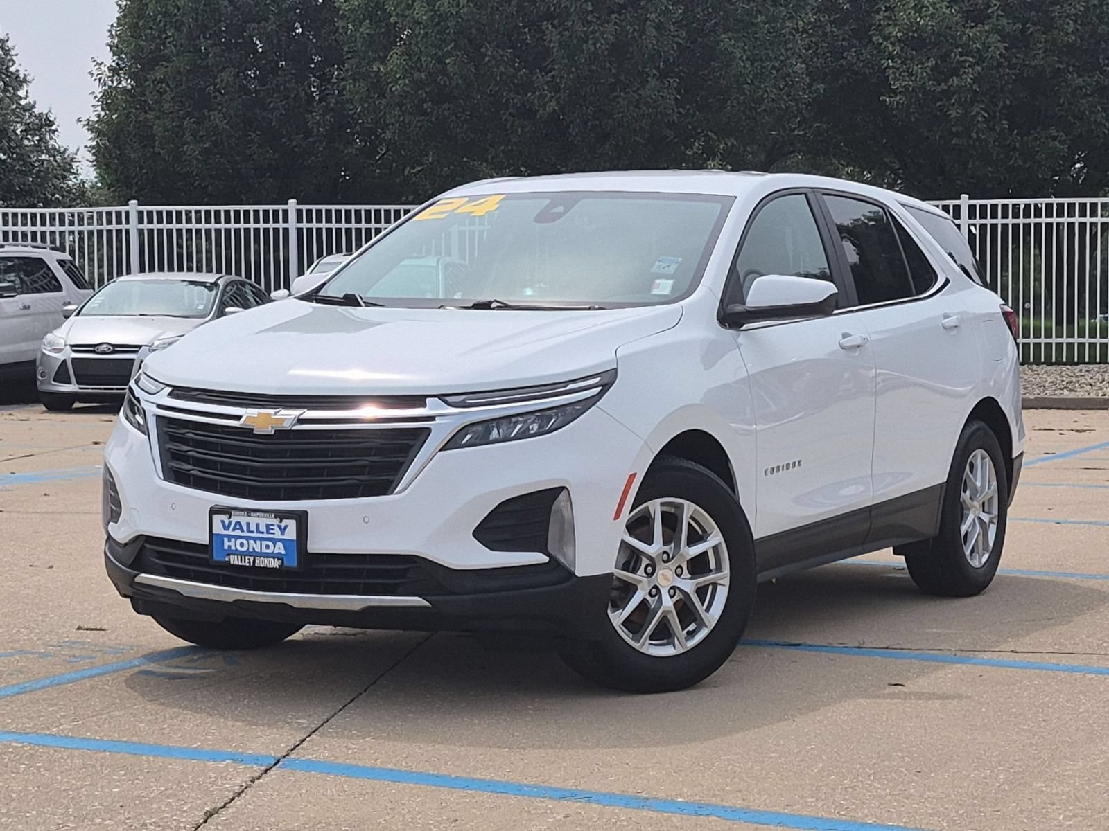 Used 2024 Summit White Chevrolet LT image 2