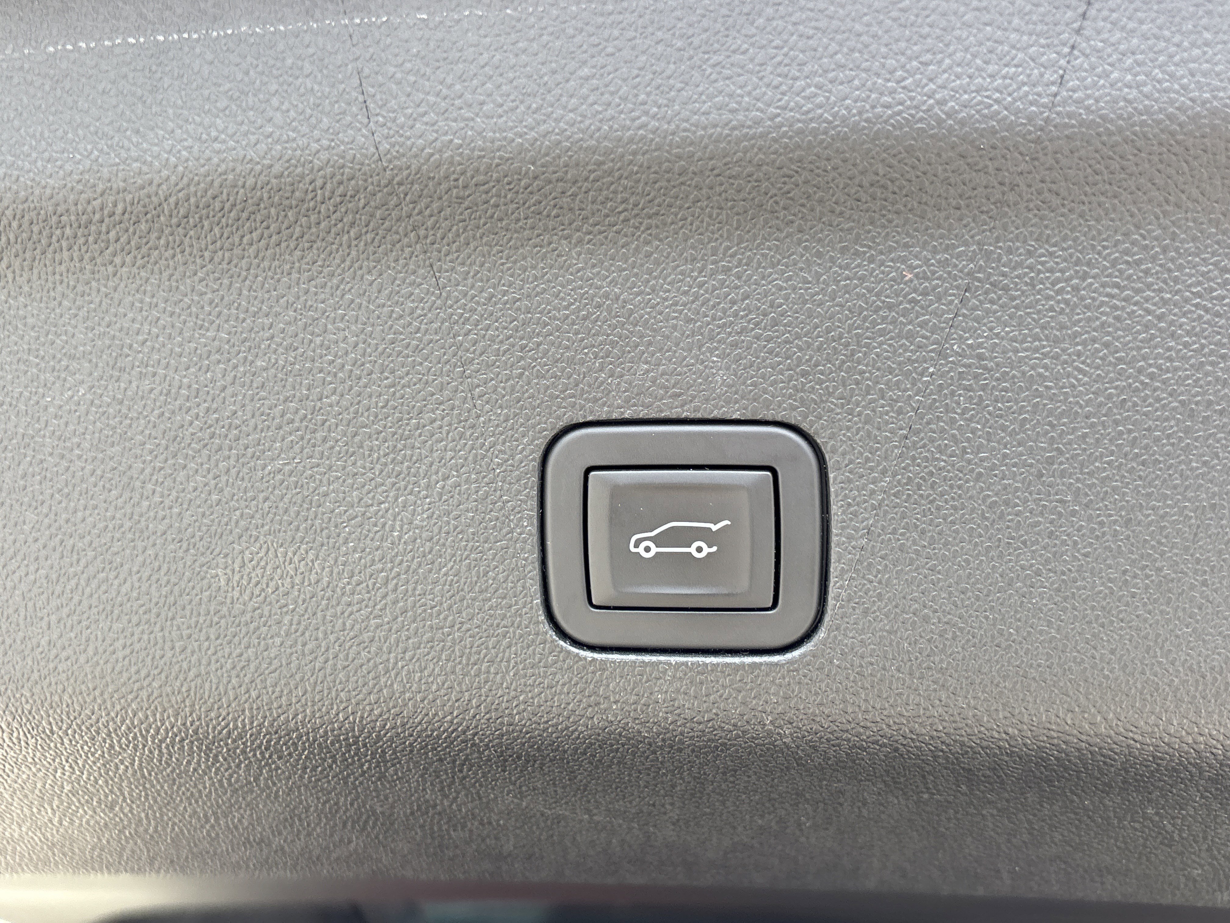 Used 2025 Volcanic Red Tintcoat GMC Denali 4WD image 8