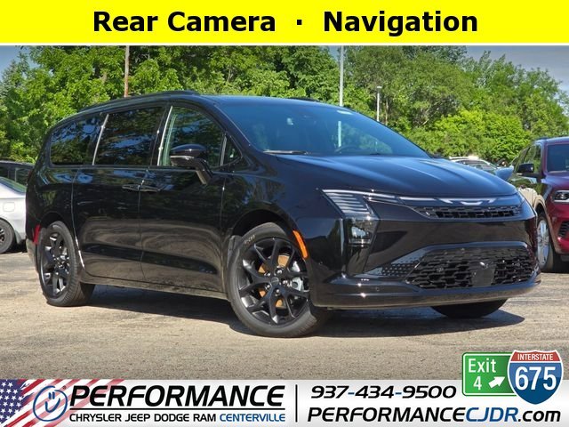 2027 Chrysler Pacifica Limited's photo