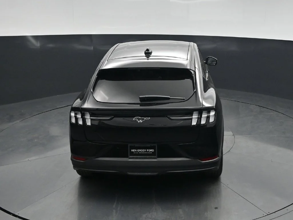 New 2026 Shadow Black Ford Select image 35