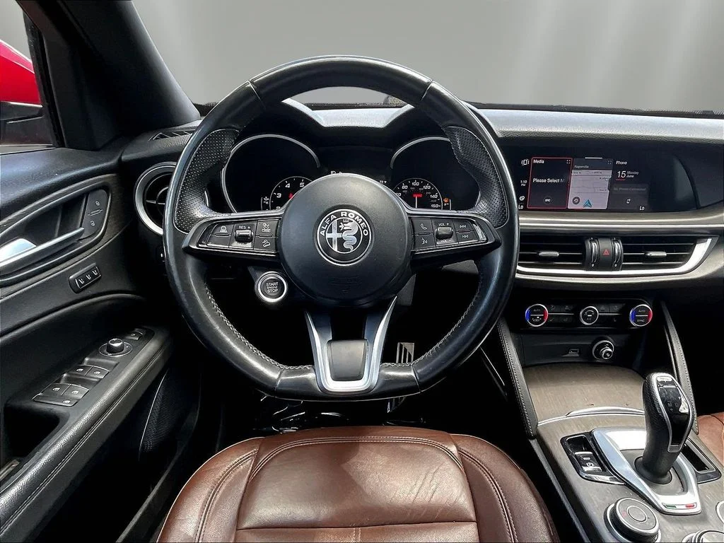 Used 2022 Alfa Rosso Alfa Romeo Ti image 8