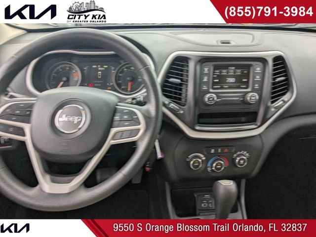 Used 2018 Black Jeep Latitude image 16