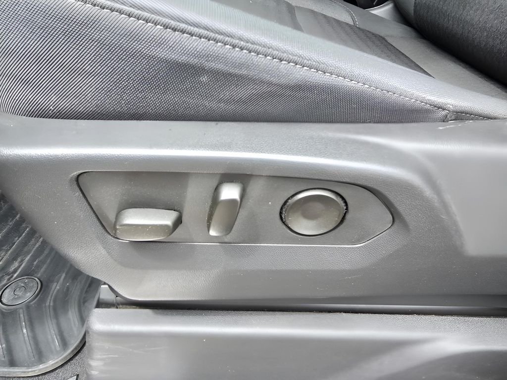 Used 2025 Sterling Metallic GMC SLE image 14