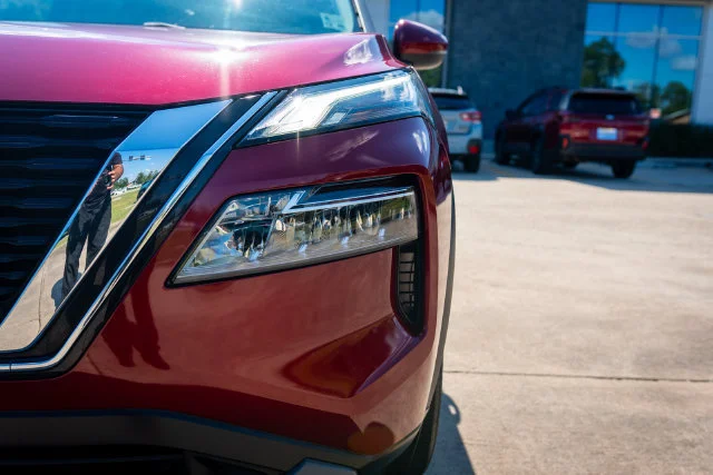 Used 2023 Scarlet Ember Tintcoat Nissan SV image 3