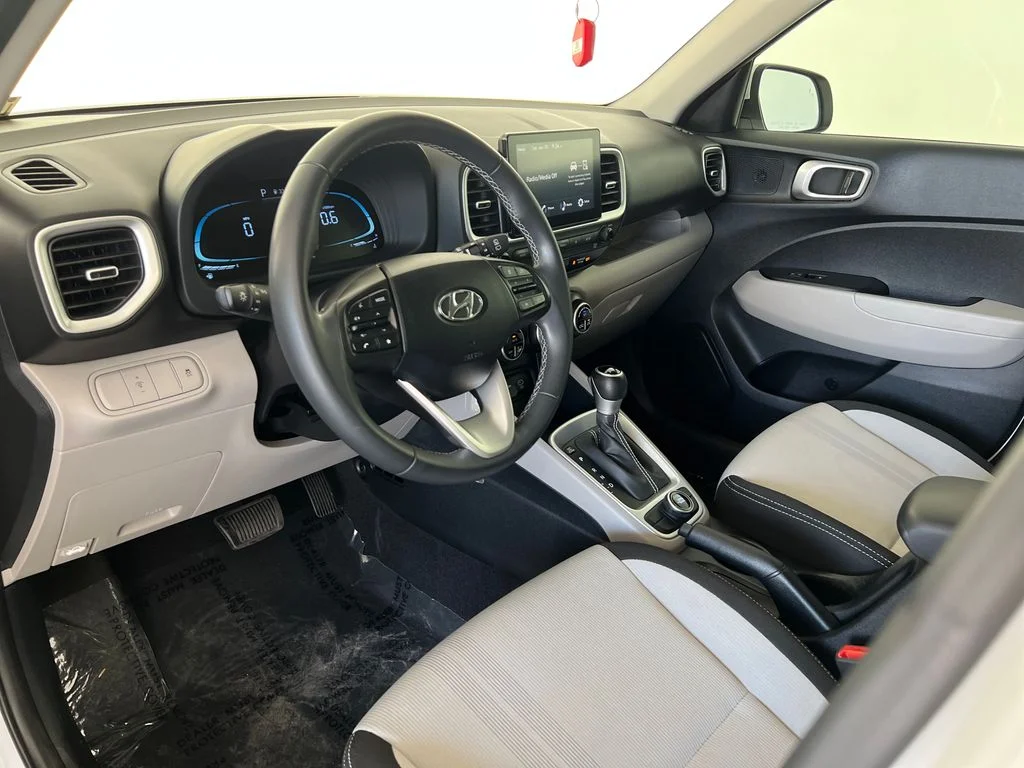 Used 2023 White Hyundai SEL image 19