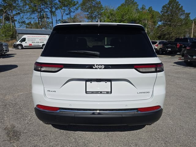 New 2026 Bright White Clear-Coat Exterior Paint Jeep Laredo X image 5