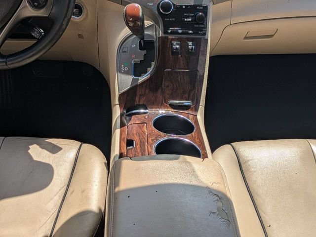 Used 2013 White Toyota LE image 19