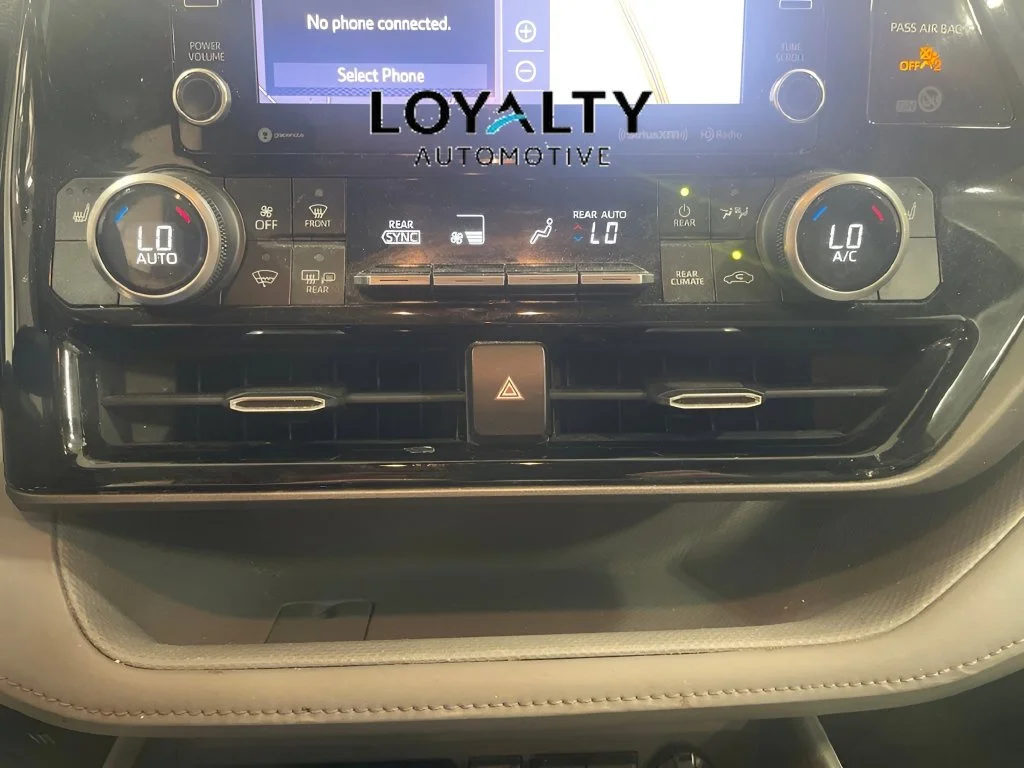 Used 2020 Silver Toyota XLE image 26