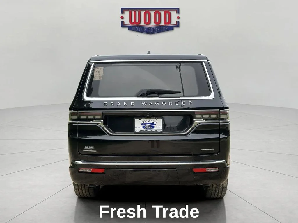 Used 2022 Diamond Black Crystal Pearlcoat Jeep Series III image 5