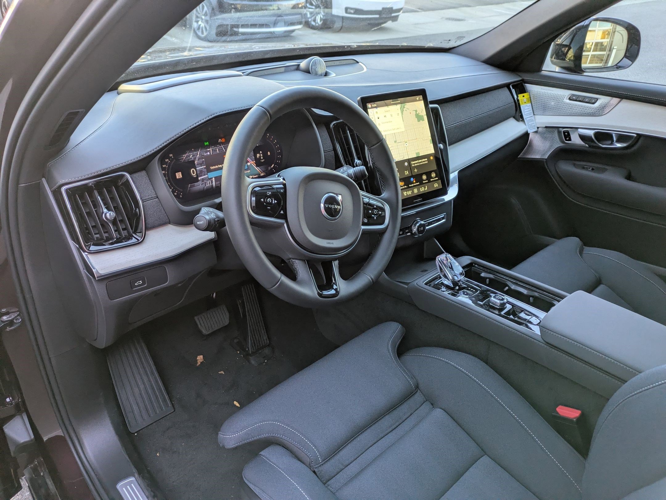 New 2026 Mulberry Red Volvo Ultra Dark Theme image 11