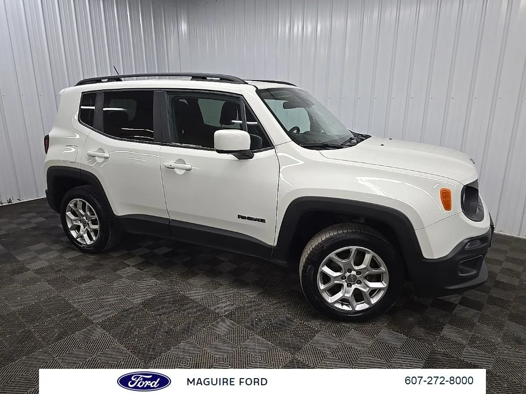 Used 2017 White Jeep Latitude image 1