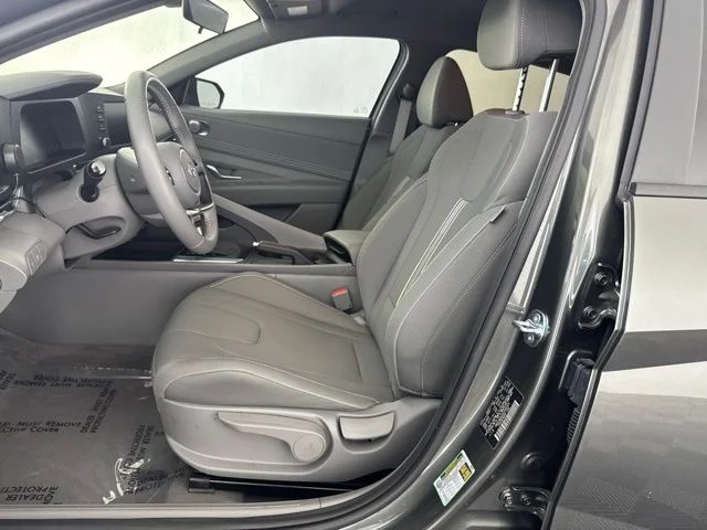 Used 2025 Gray Hyundai SEL Sport image 27