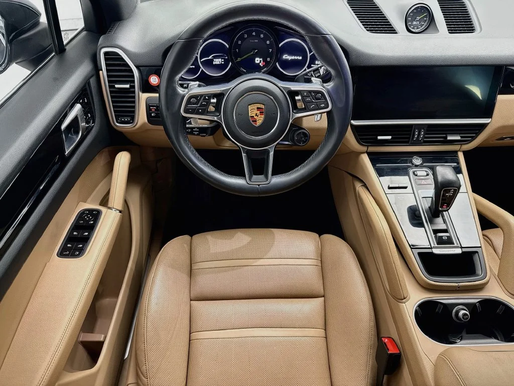 Used 2019  Porsche Base image 10