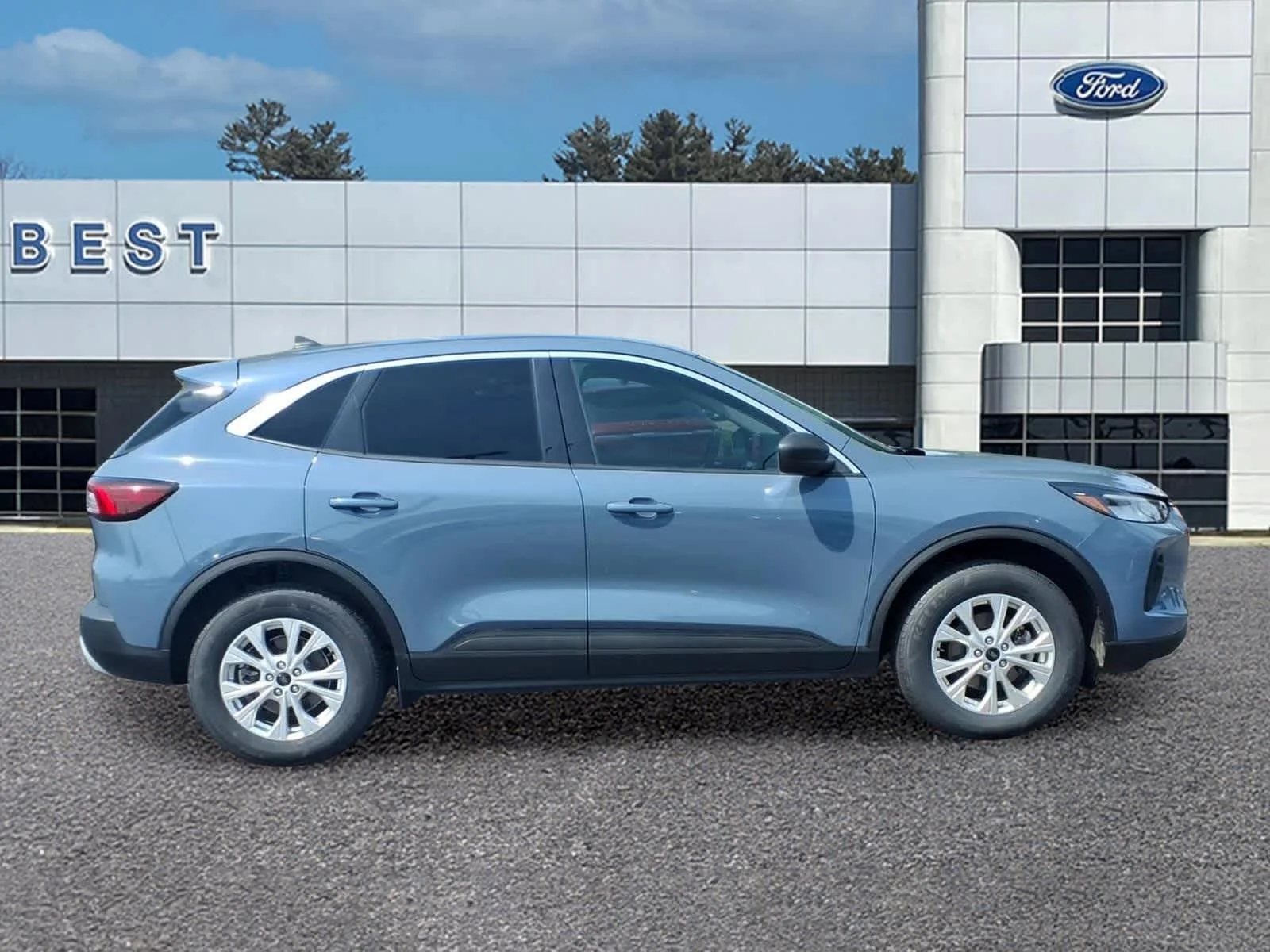 Used 2024 Vapor Blue Ford Active image 9
