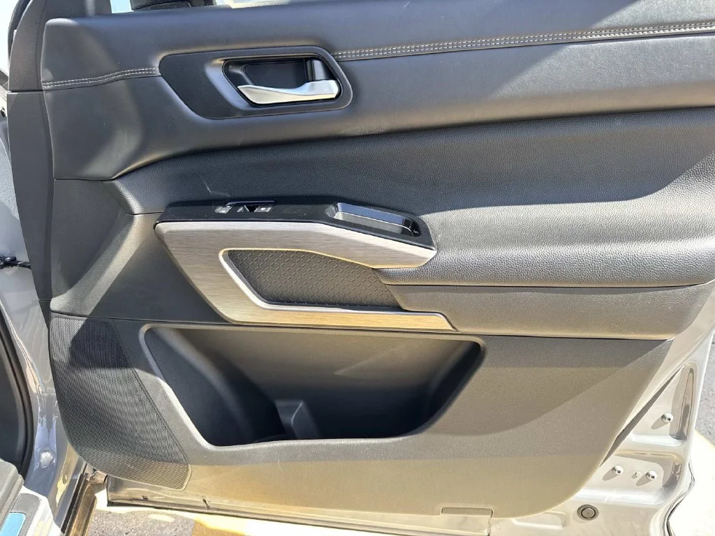 Used 2023 Gray Nissan Platinum image 25