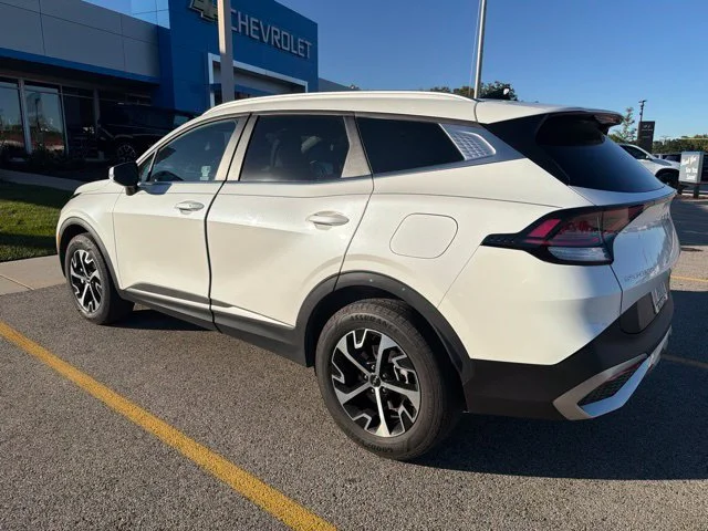 Used 2023 White Kia EX image 9