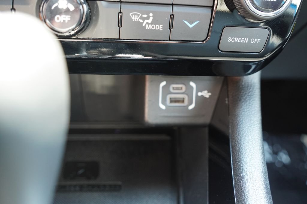 Certified Used 2024 Hydro Blue Pearlcoat Jeep Limited image 30
