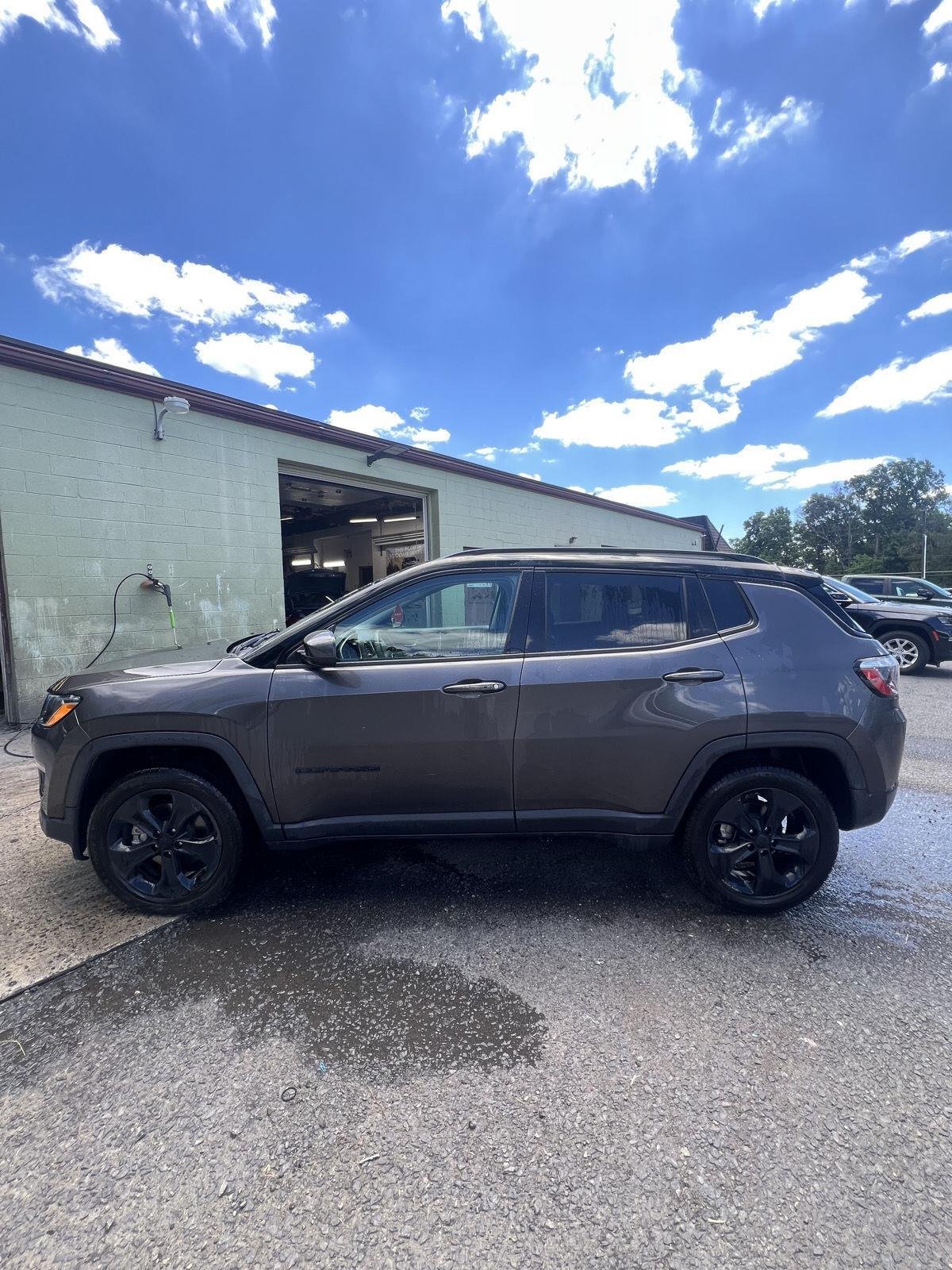 Used 2021 GRANITE CRYSTAL JEEP ALTITUDE image 6