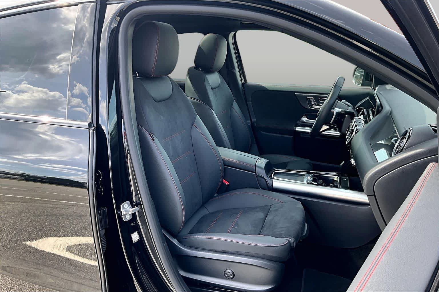 Used 2026 Night Black Mercedes-Benz GLA 250 image 9