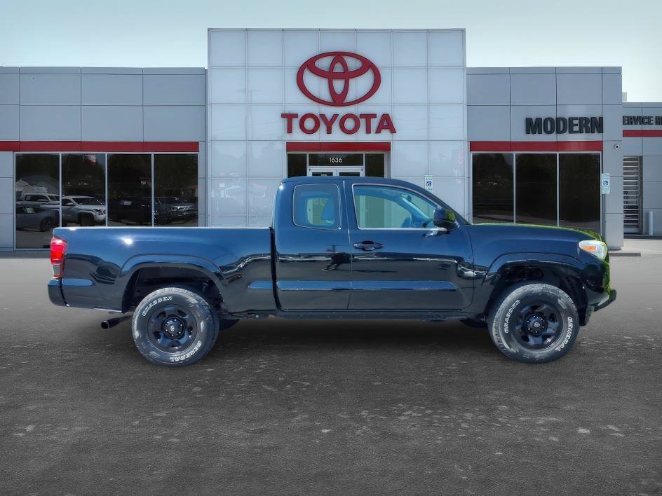 Used 2018 Midnight Black Metallic Toyota SR image 7