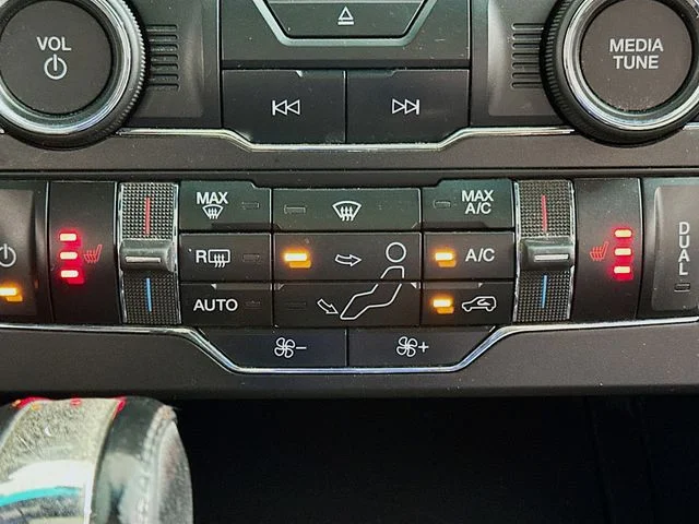 Pre-Owned 2017 Ford Explorer XLT