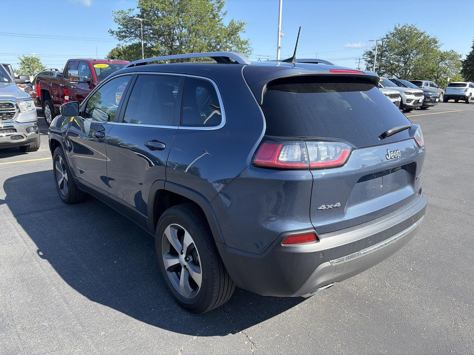Used 2020 Slate Blue Pearlcoat Jeep Limited image 5