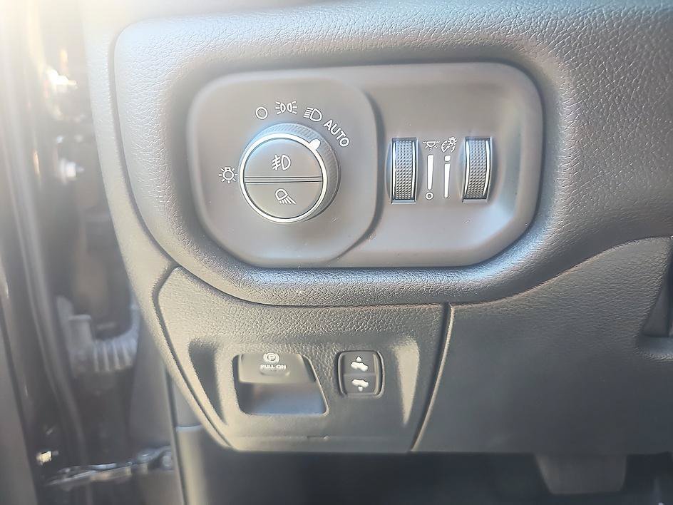 Used 2024 Granite Crystal Metallic Clearcoat Ram Laramie image 14