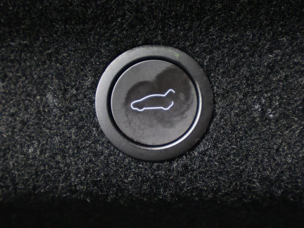 2026 Tesla Model Y Long Range - Photo 18