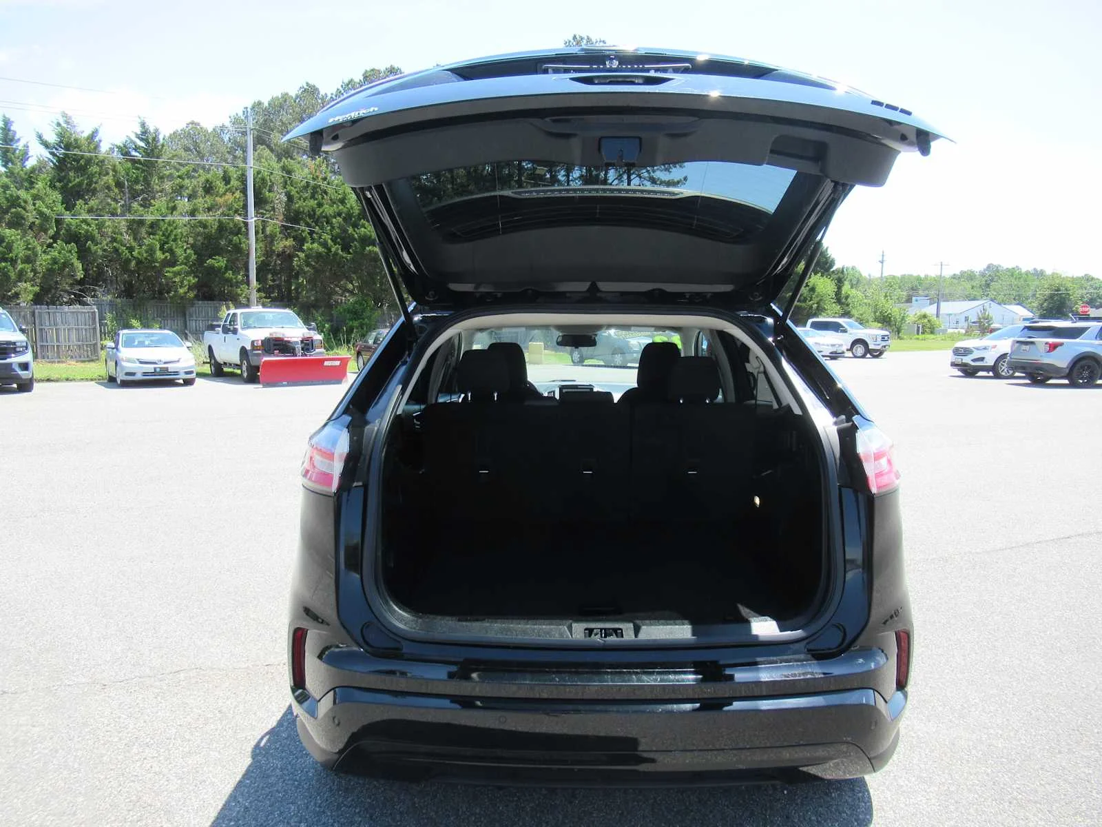 Used 2022 Agate Black Ford SE image 18