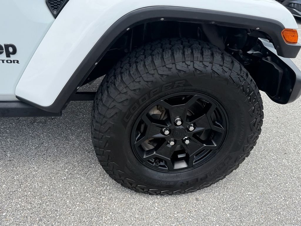 Used 2022 White Jeep Willys image 19