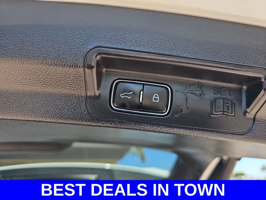 Used 2023 White Ford Limited image 14